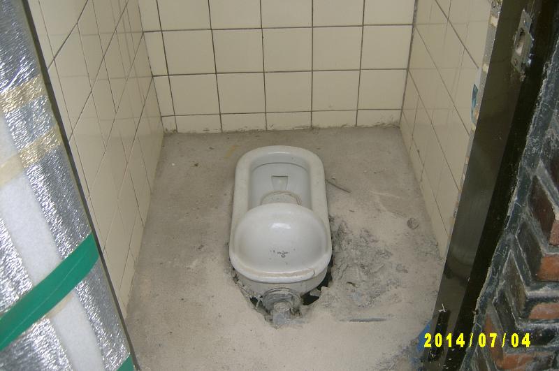 Toilet 002.JPG